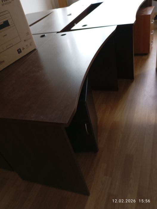 Продавам бюра 132на 70