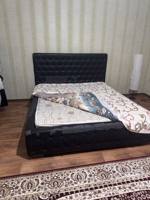 Продам двуспальную кровать