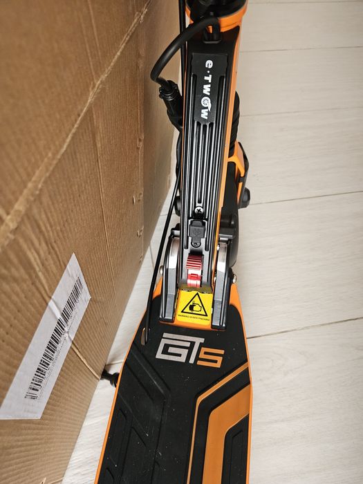 Vand trotineta e twow GTS 10.5A 48v
Model: 2020 48V 10.5Ah