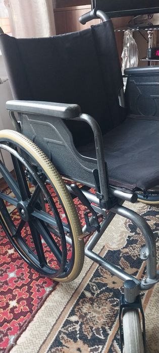 Продам Инвалидную каляску