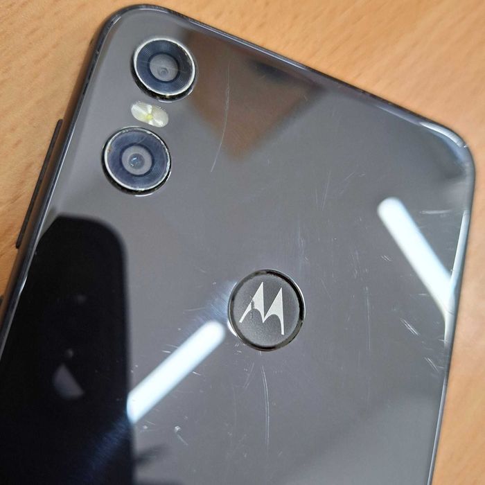 Смартфон Motorola One XT1941-4 – 3GB RAM / 32GB памет