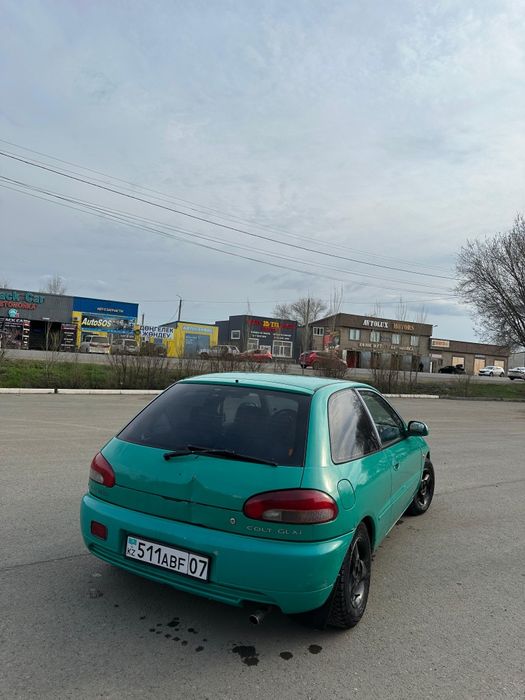 Митсубиши кольт 1995 г