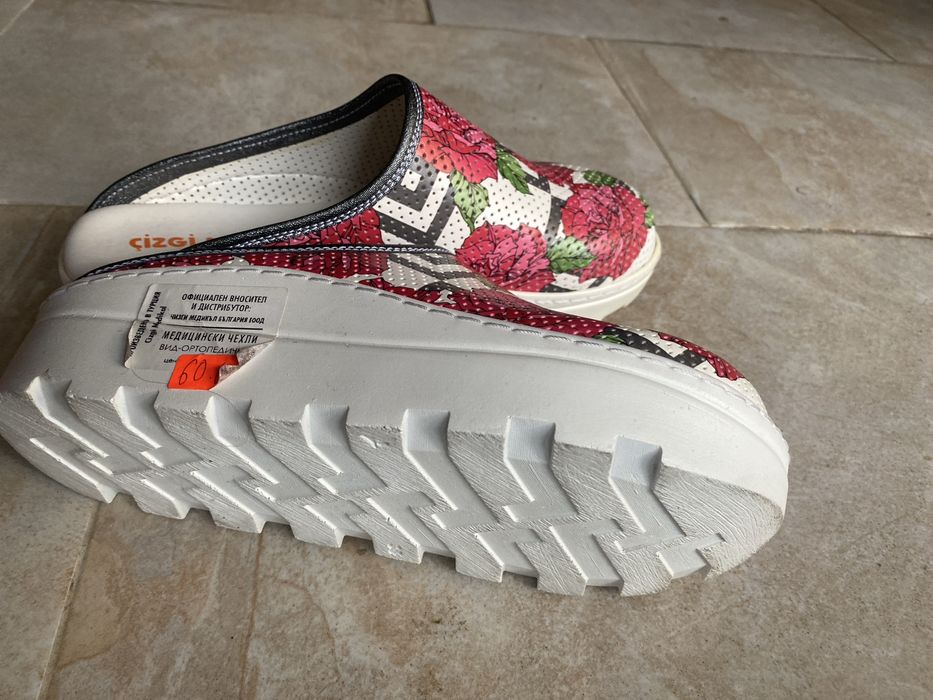 Медицинско облекло панталон с туника и медицинско ортопедично сабо