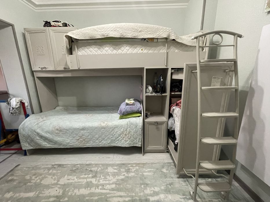 Двухъярусная кровать