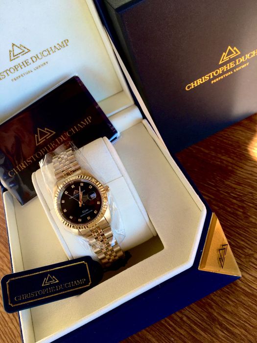 Иноксов часовник с 11 диаманта