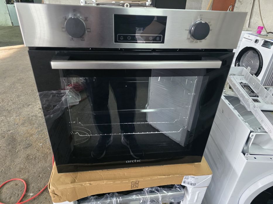 Нова фурна за вграждане Arctic ARVIE1130XM,71 л,