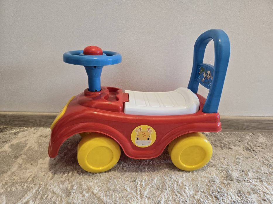 Пластмасова количка за яздене и бутане с багажник