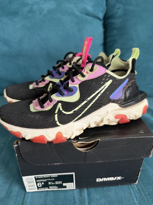Продавам маратонки Nike React Vision