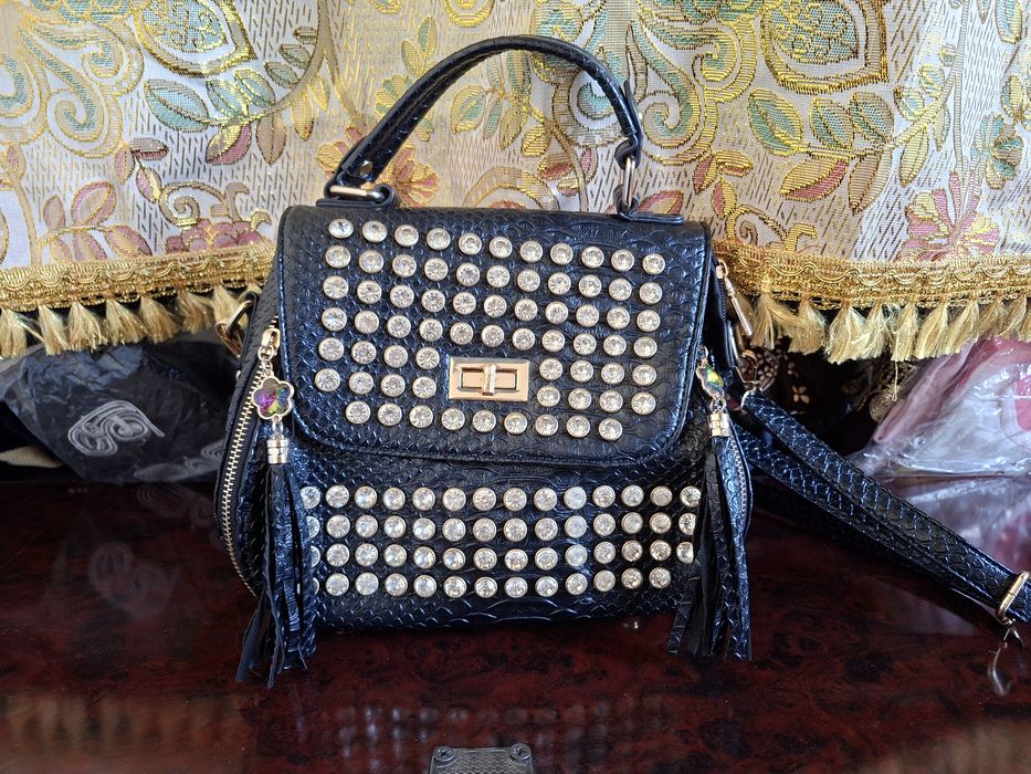 Сумка сотилади кора