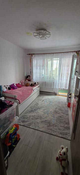 Apartament de vanzare  decomandat cf 1 Lebada 5 colturi