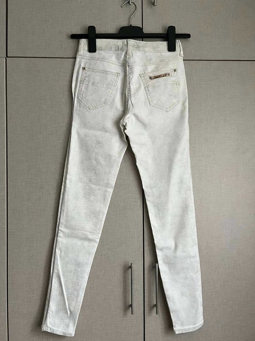 Дамска риза Guess и дънки Guess и Desigual