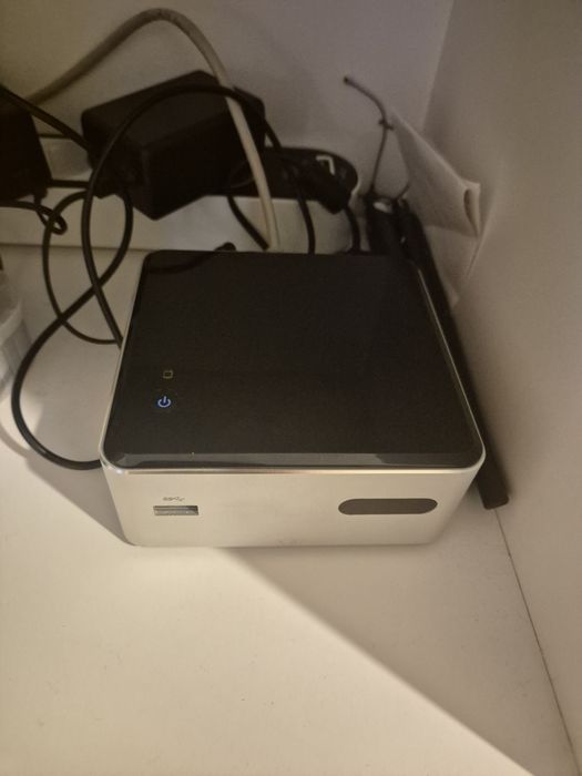 Intel NUC dn2820FYKH
