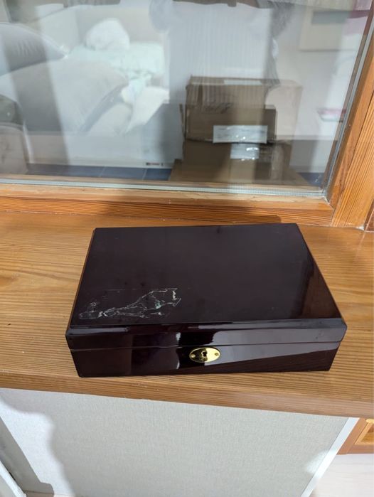 Шкатулка деревянная