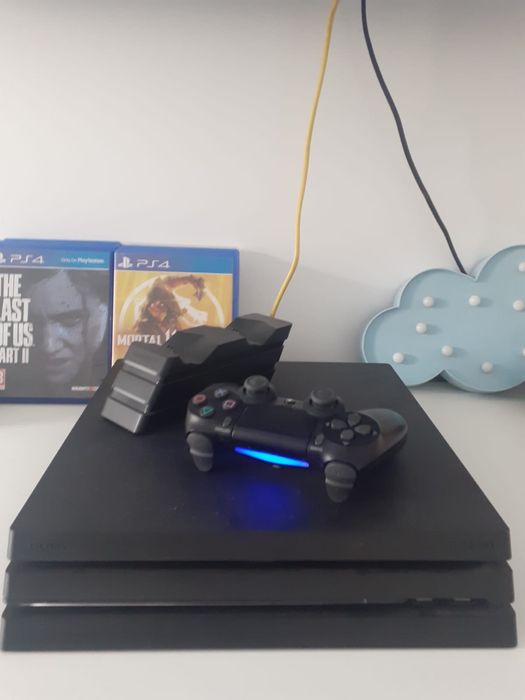 Vând joc PS Four Pro