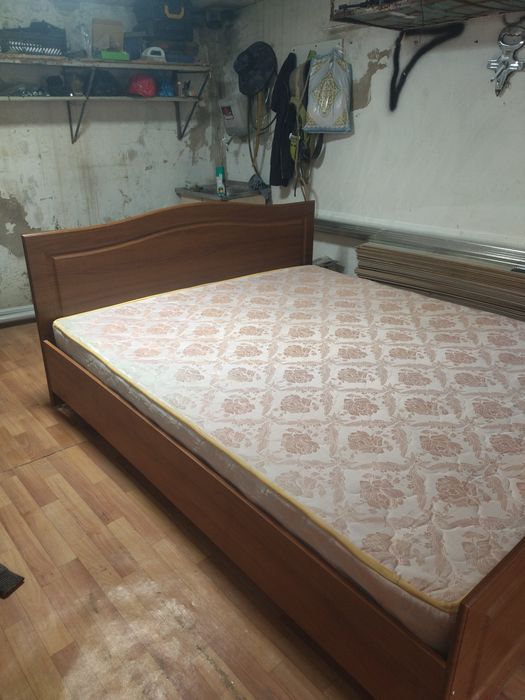 Двухспалка Мадонна и ламинат
