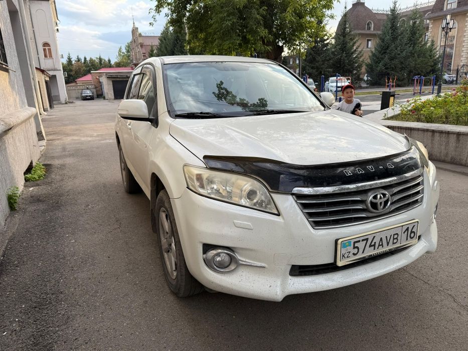 Автомобиль RAV 4