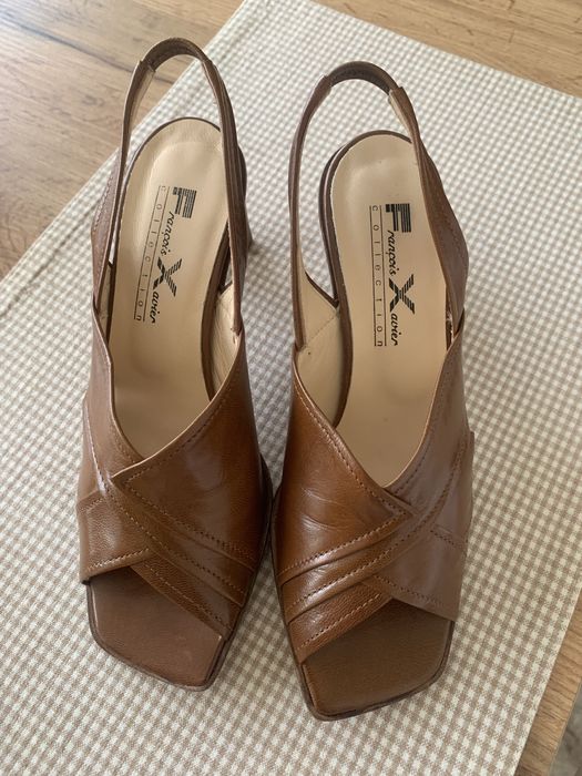 Чисто нови летни обувки от естествена кожа