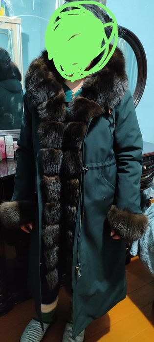 Продам парку темно зелёного цвета