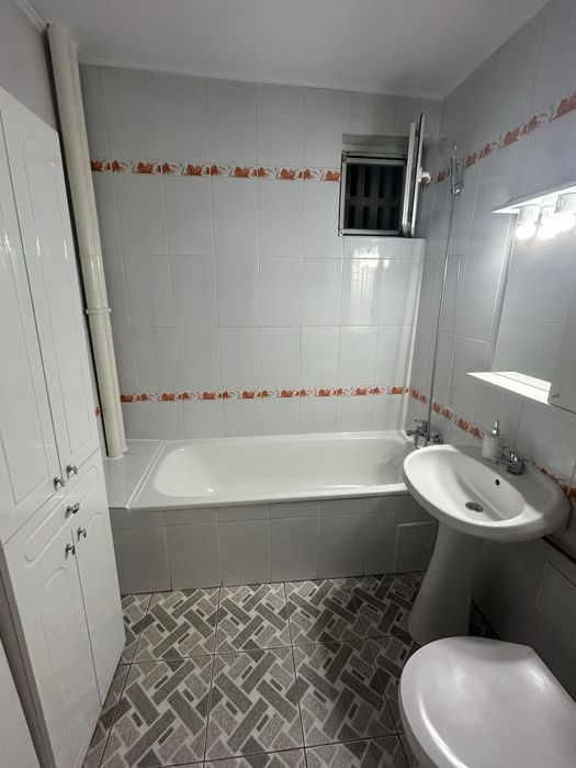 Inchiriez ap 2 camere zona Medicina