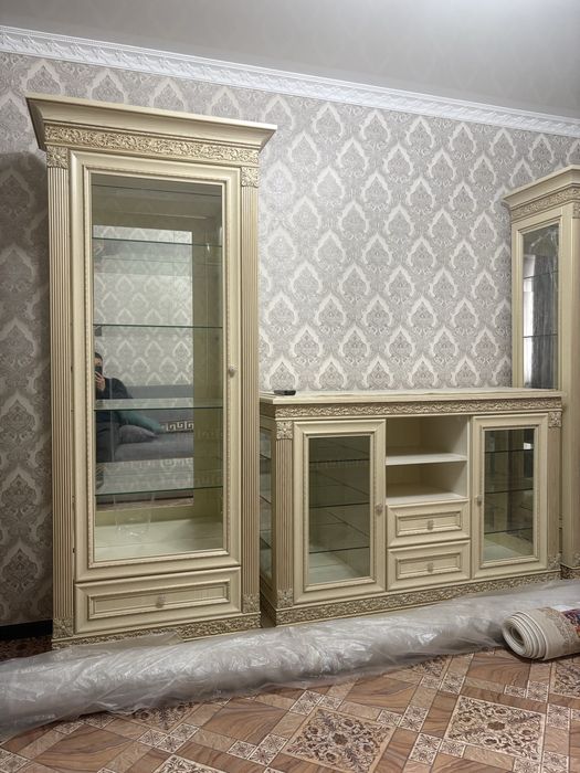 Продам сервант в комплекте