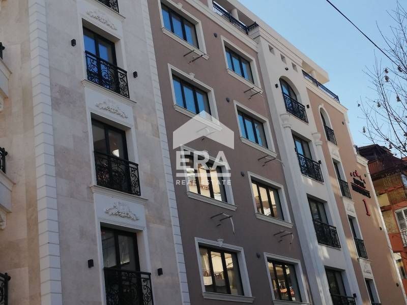 Продава се Тристаен апартамент в Хасково, Училищни - 98 кв.м за 1360 €/кв.м - Снимка #3