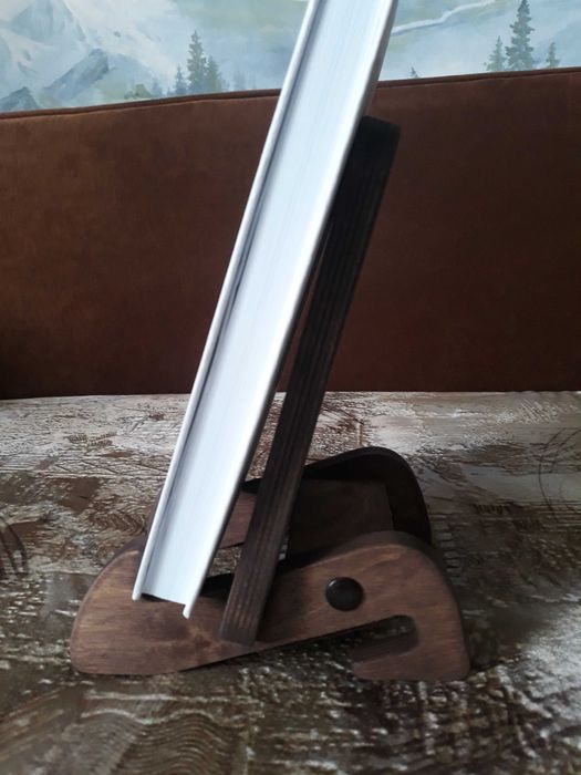 Подставка для книг,темный орех.