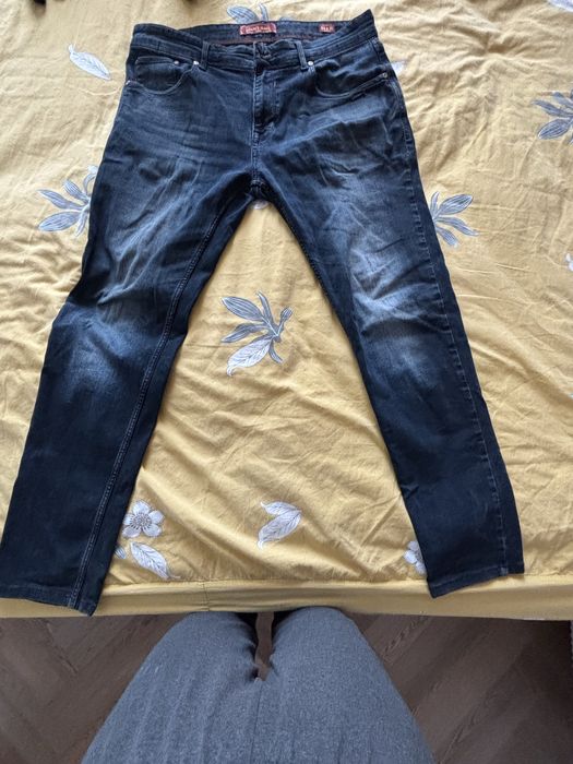 Отдам пакет с муж джинсами Colins за 500 тенге