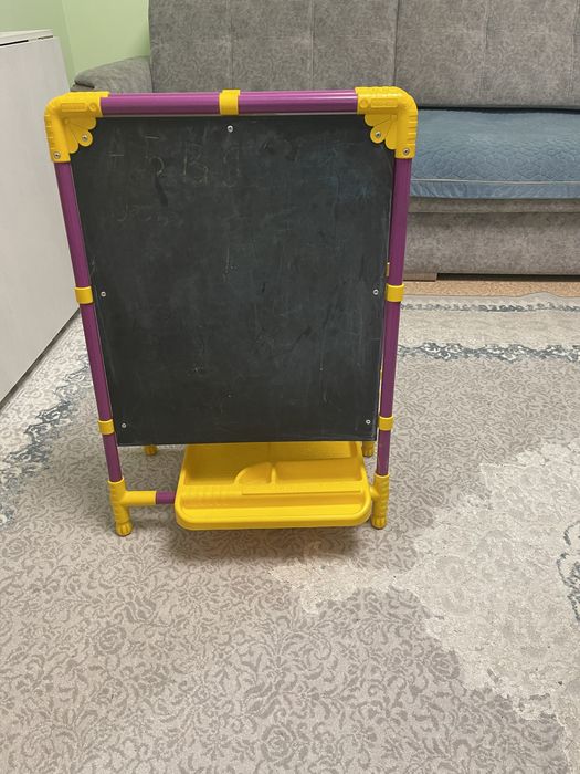 Продам Мольберт в хорошем состоянии