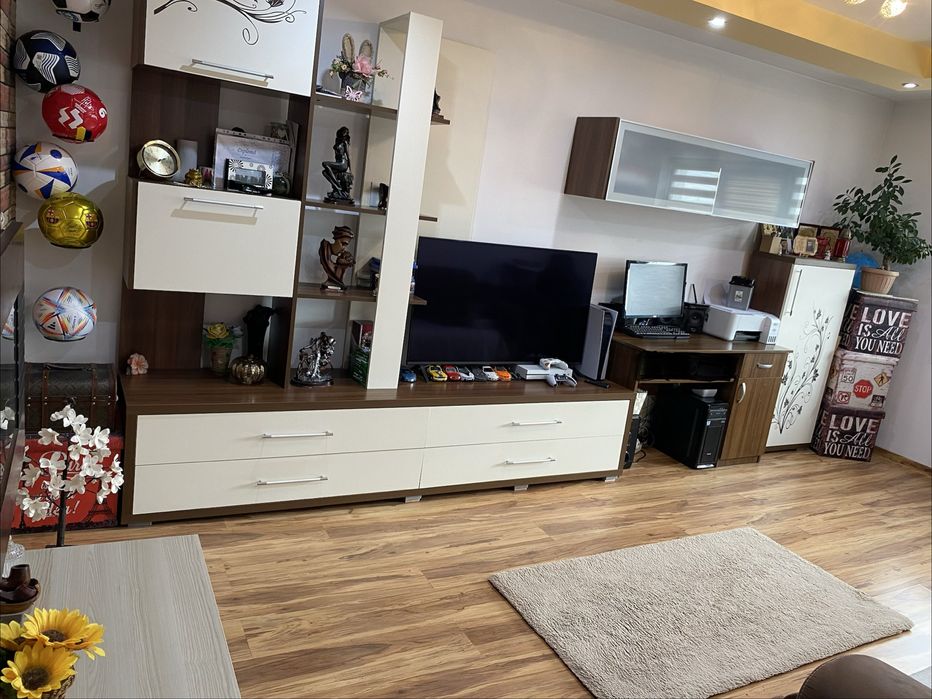 Vând apartament 3 camere decomandat – zonă centrală, lângă Piața Mare, Târgu Jiu