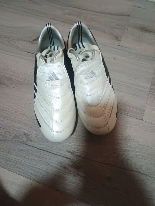 Ghete pentru fotbal de iarbă