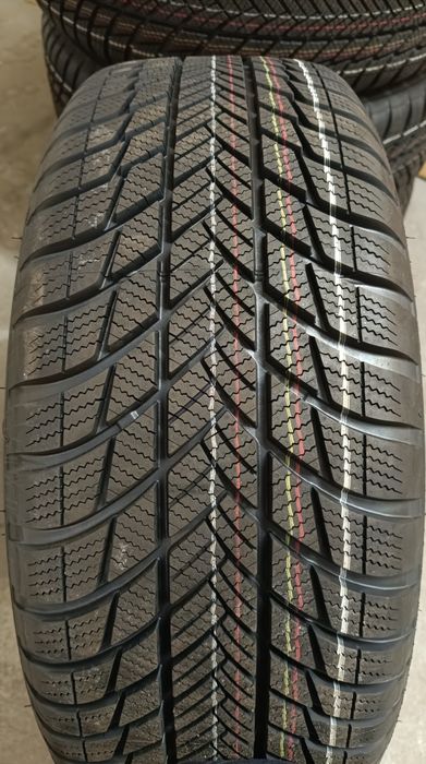 Оригинални нови джанти с гуми зимни 18 цола Audi A6 дот 2023г