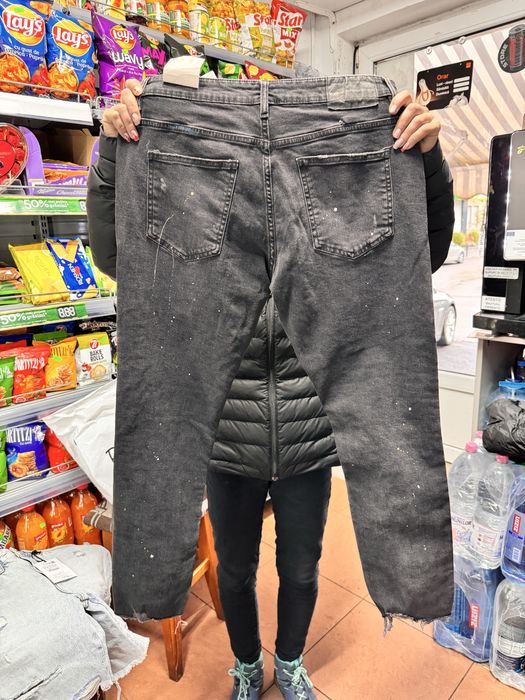 Vand blugi firma pull bear pentru baietii