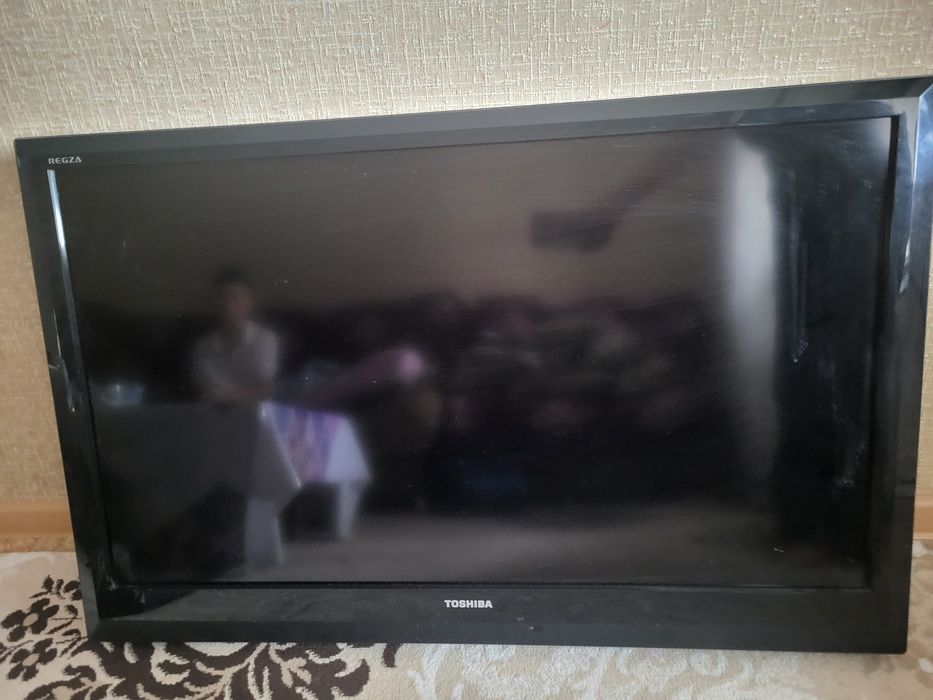 Продаю телевизор в комплекте с пультом