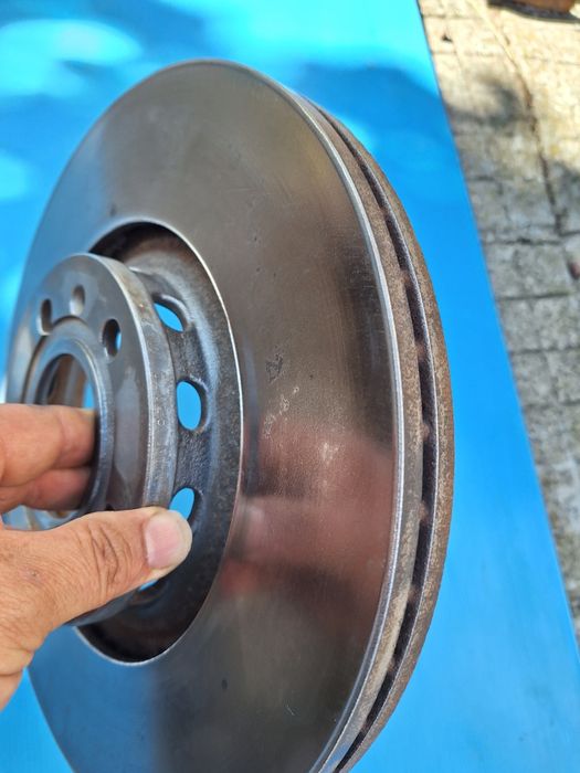 Audi A4 B6 2.5tdi предни дискове в Уникално състояние прави  без ръб