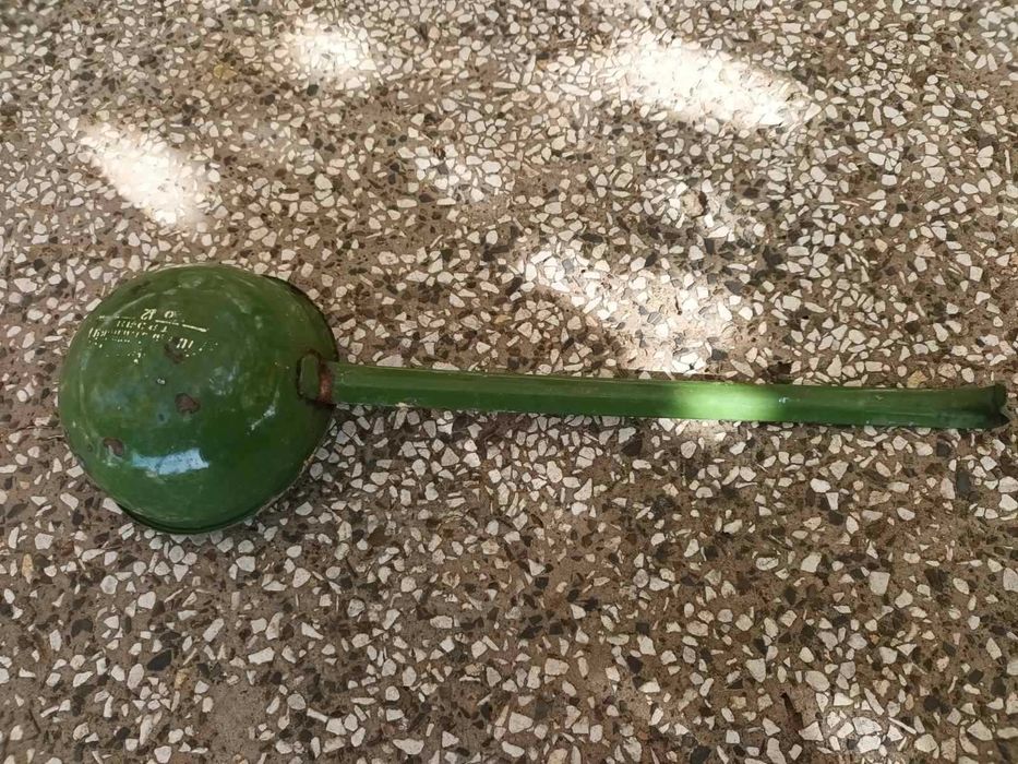 Много стар голям черпак