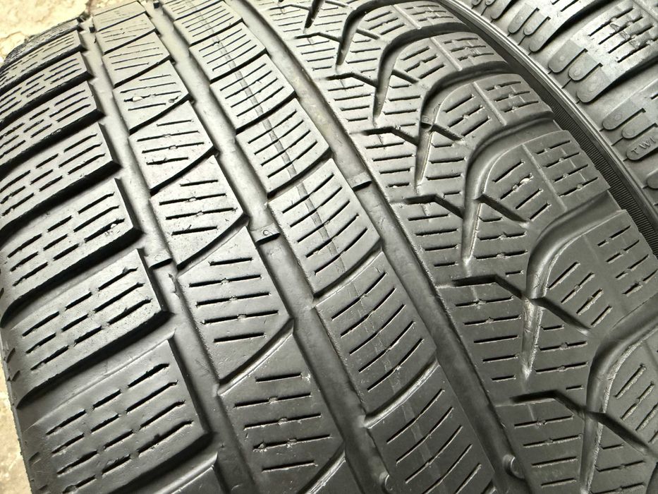 2x Anvelope Iarna 245/50 R19 - Pirelli P Zero Winter cu steluta BMW