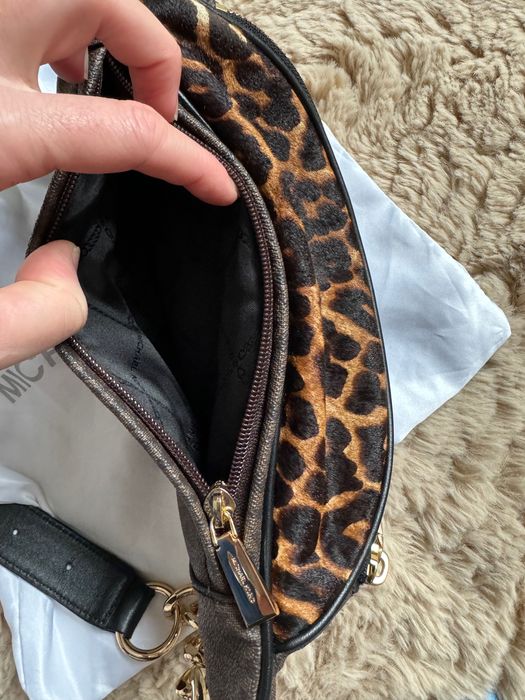 Michael kors чанта