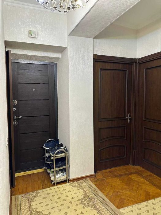 Продам 4-х комнатную квартиру (90кв.м) на Ц-4.Кирпич.4/4/4