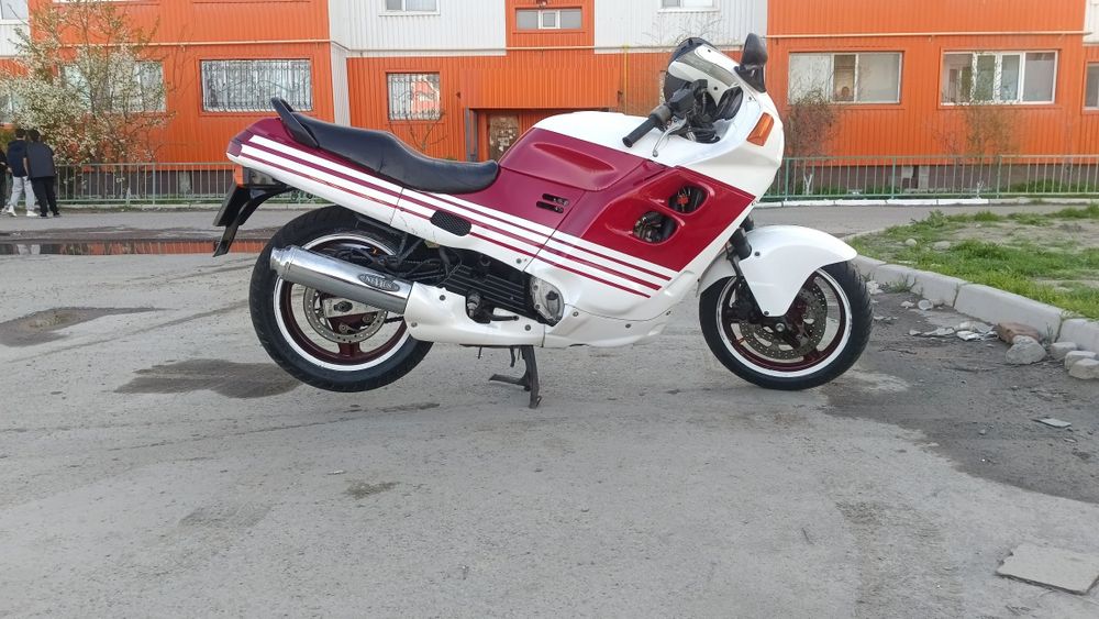 Honda CBR 1000 кубов