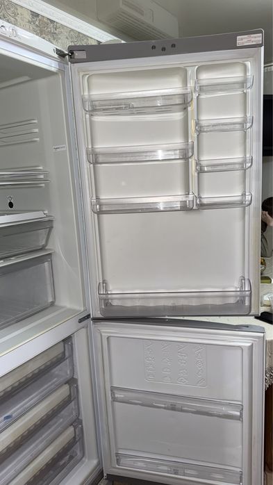 Холодильник Ariston hotpoint