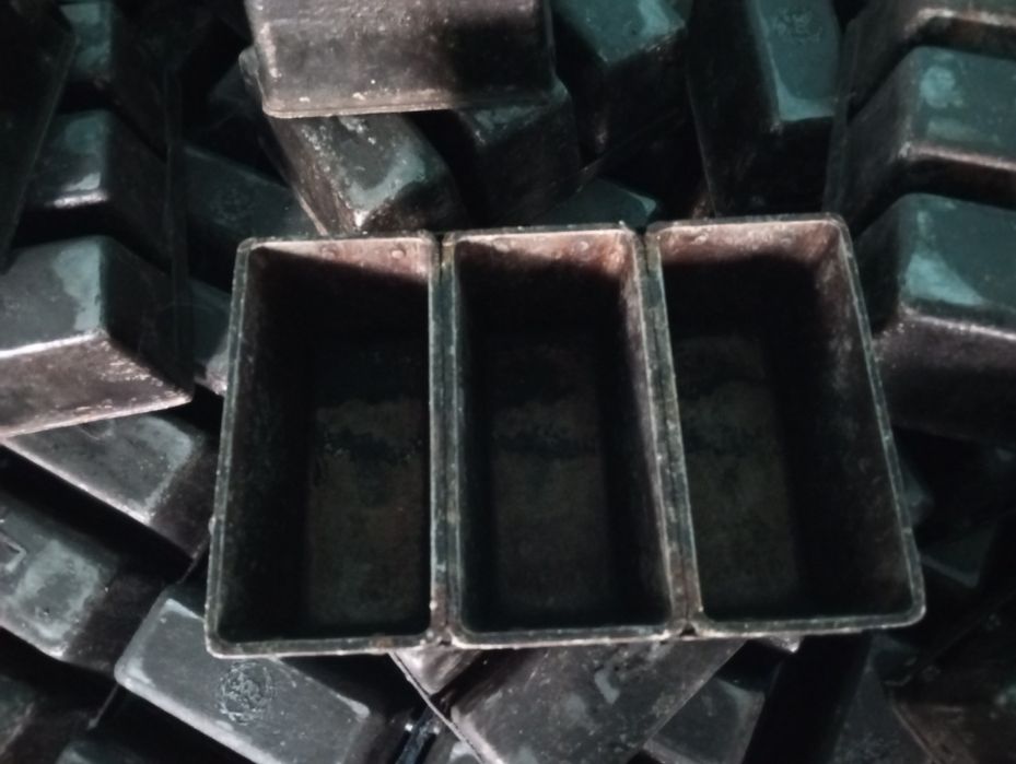 Pechlar sotiladi.Non va boshqa pishiriqlar uchun,barcha jihozlari bn