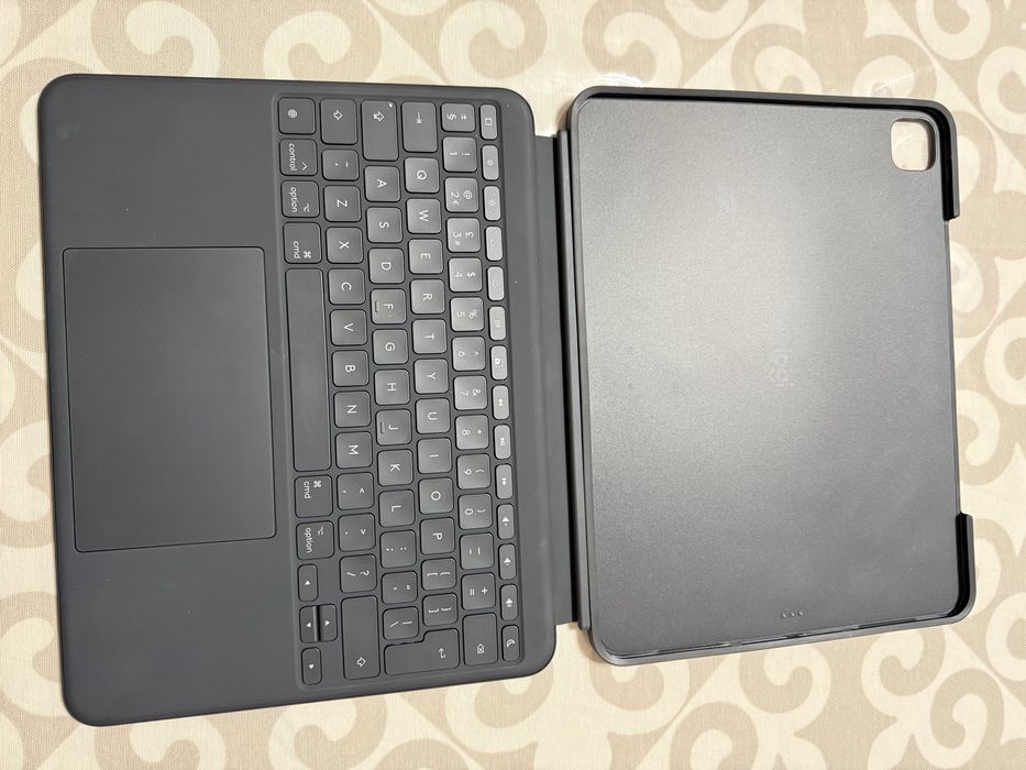 iPad Pro 13 M4 512GB cellular + Apple Pencil Pro + Logitech Combo