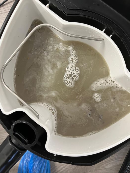 Detailing canapele , colțare , interioare auto , covoare , etc .