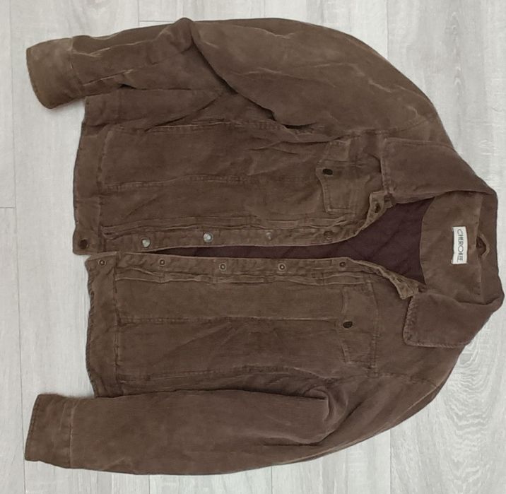 Geacă velur . Guler detașabil 
Geacă din material de velur - culoare m