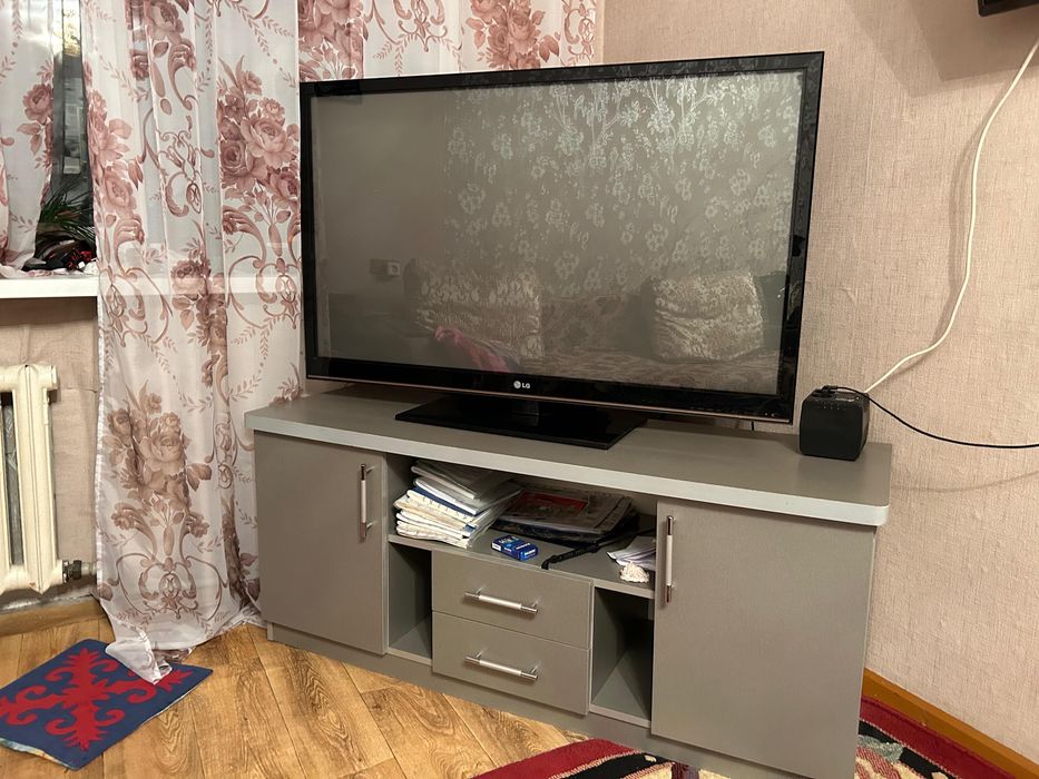 Продам телевизор LG с тумбой