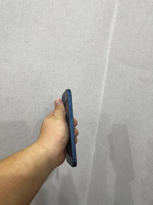 iPhone 12  64гб 60к