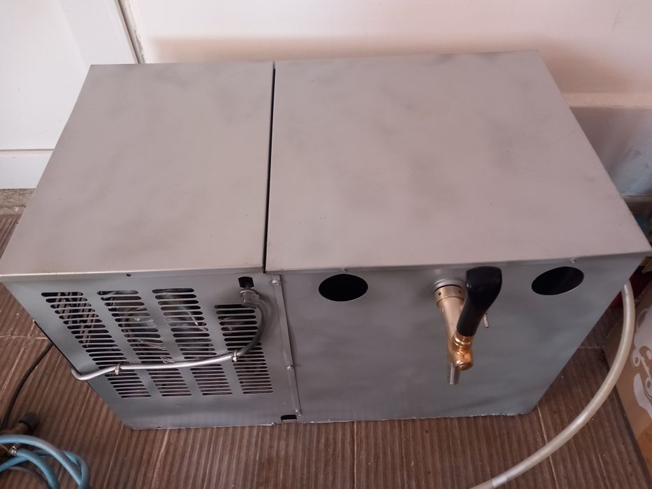 Vând dozator de bere