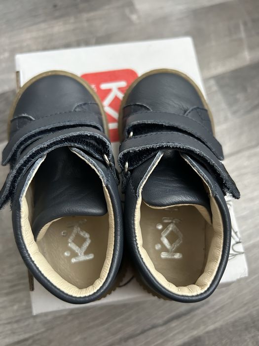 Детски обувки “Уверени стъпки” Колев и Колев; Размер: 22