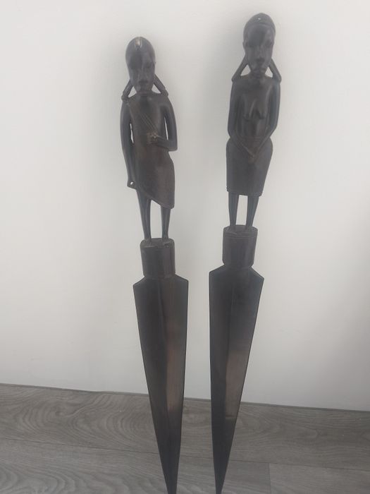 Se vinde, sabie sculptata,lemn Abanos 2buc.(Barbat,femeie)