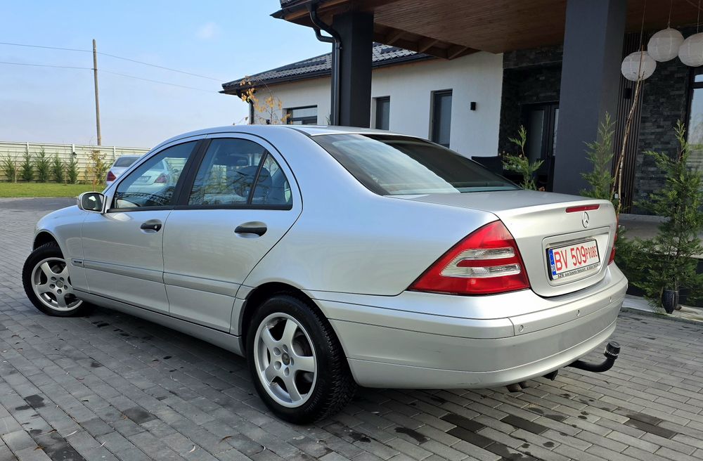 Mercedes C180 kompresor  178.000km Reali